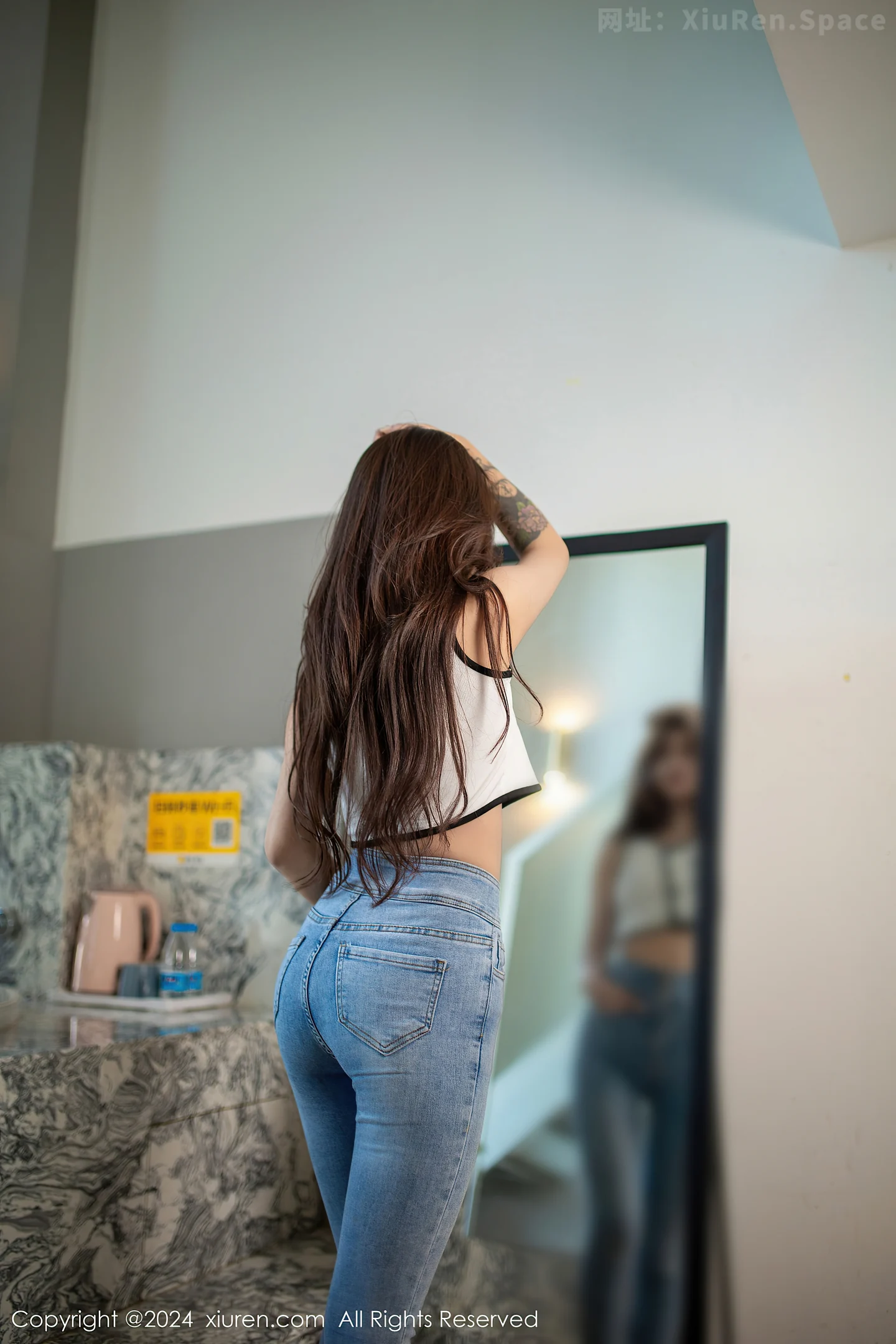 图片[4]-[XiuRen秀人网]VOL.8410 模特仙女爱自由性感粉色睡裙+简约牛仔裤秀曼妙身姿诱惑写真50P-秀人网官方网站